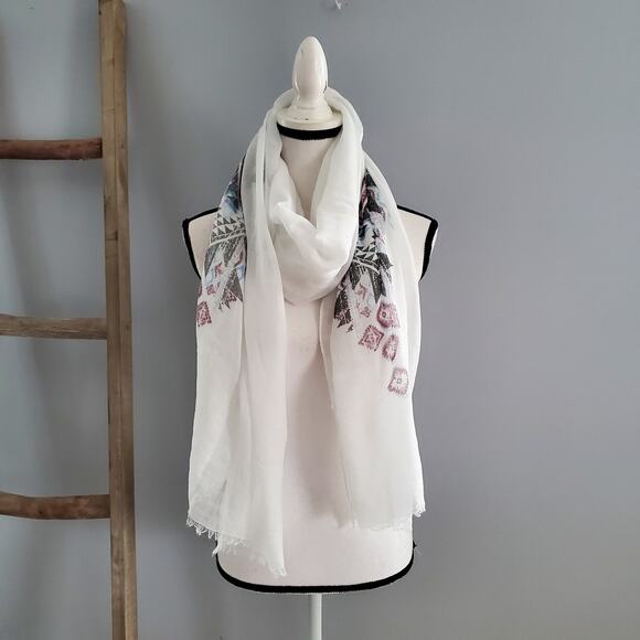 White Large Lightweight Aztec Pattern Fringe Hemmed Scarf - Picture 4 of 6
